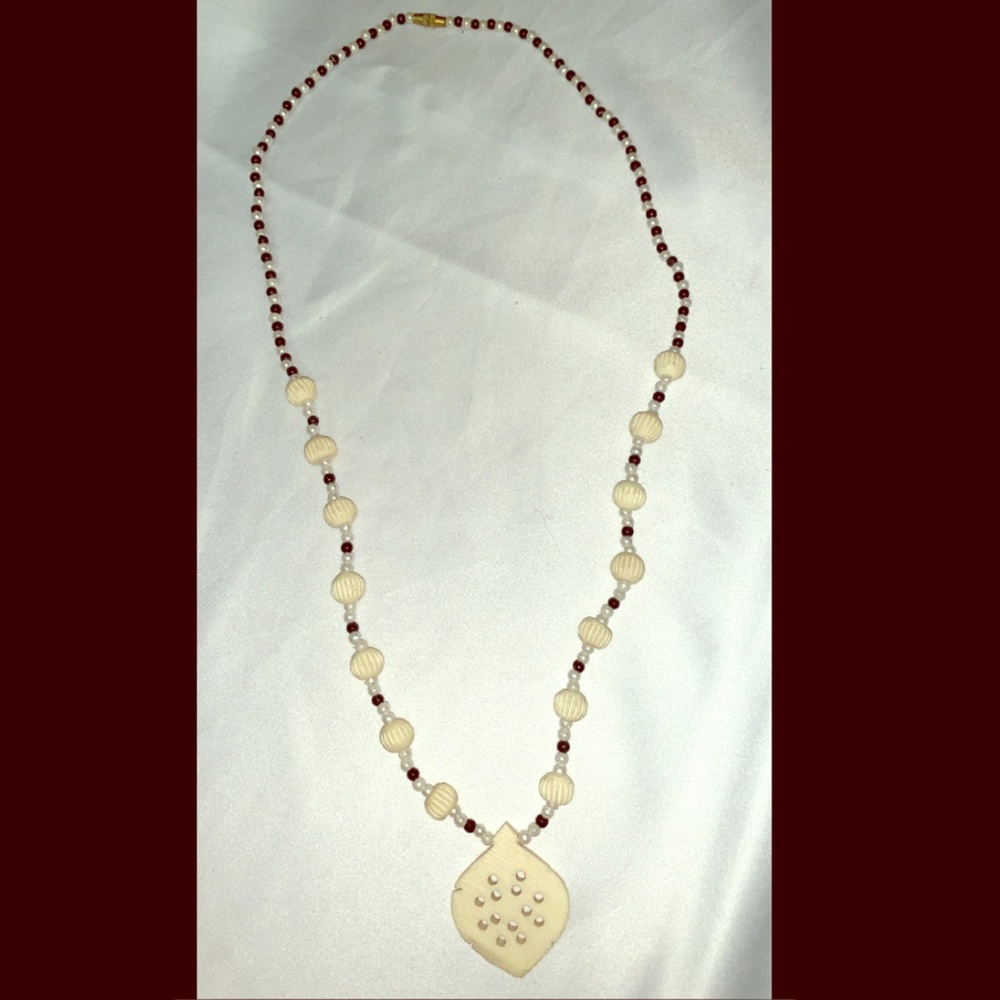 Necklaces - Picture 4 of 6
